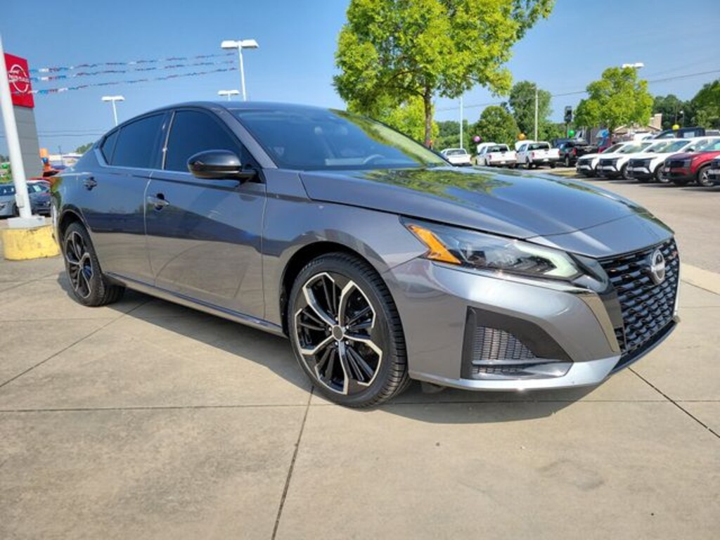 Used 2025 Nissan Altima SR Sedan