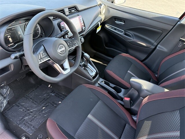 2025 Nissan Versa 1.6 SR photo 4