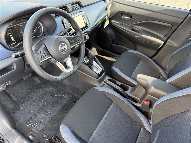 2025 Nissan Versa 1.6 SV photo 4