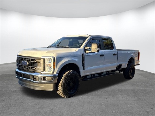 2023 Ford F-350 XL photo 2