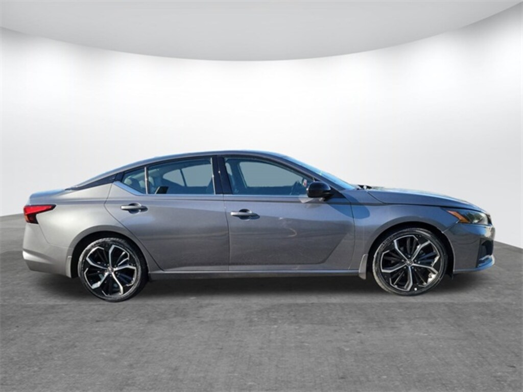 Used 2024 Nissan Altima 2.5 SR Sedan