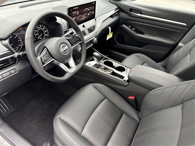 2025 Nissan Altima 2.5 SR photo 4