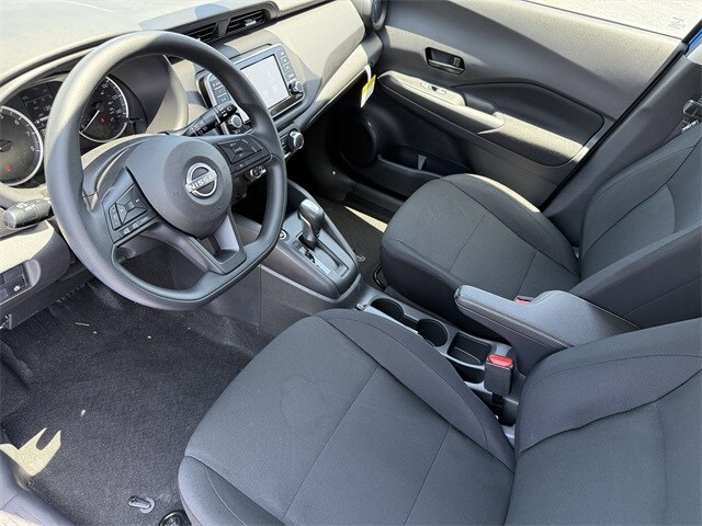 2025 Nissan Kicks Play S photo 4