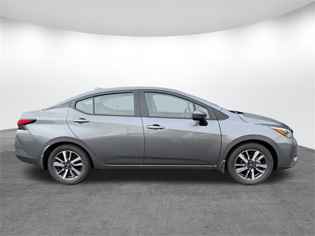 2025 Nissan Versa 1.6 SV photo 3