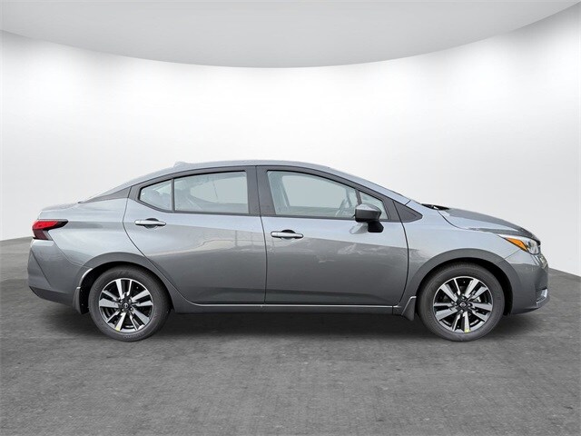 2025 Nissan Versa 1.6 SV photo 3