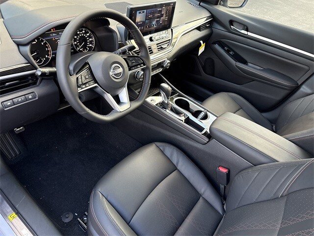 2025 Nissan Altima 2.5 SR photo 4
