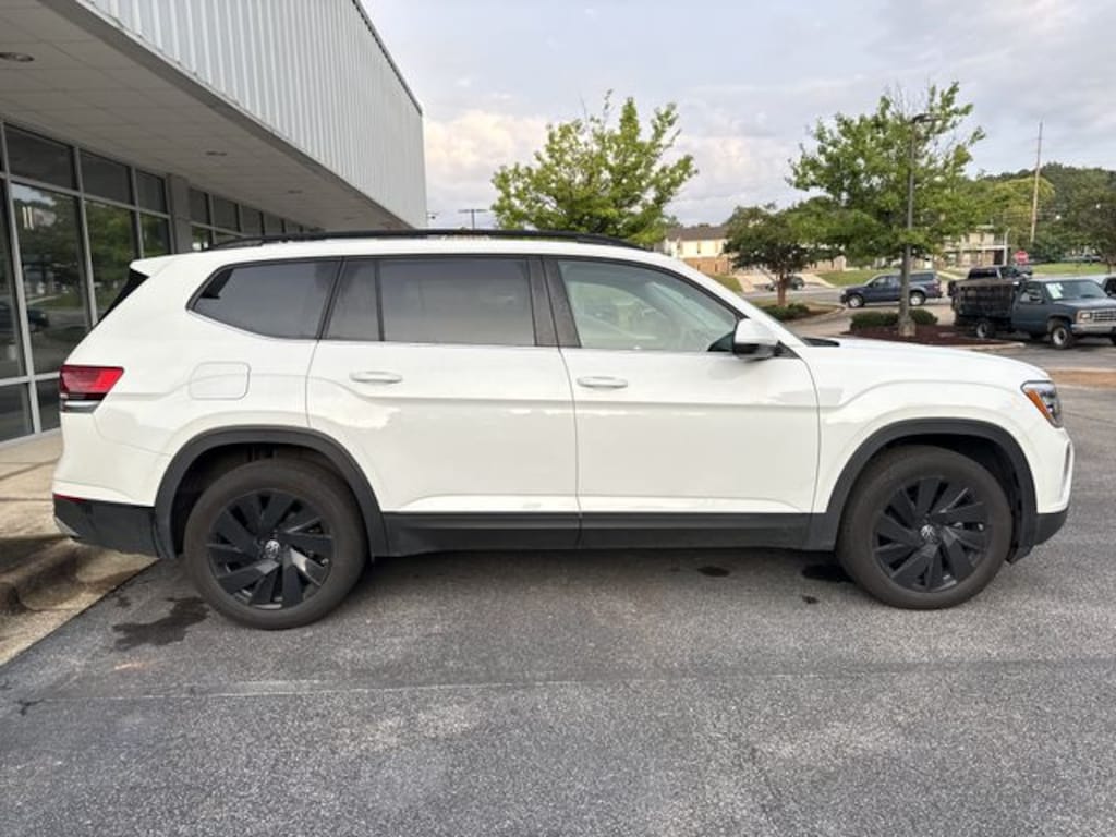 Used 2024 Volkswagen Atlas 2.0T SE w/Technology SUV