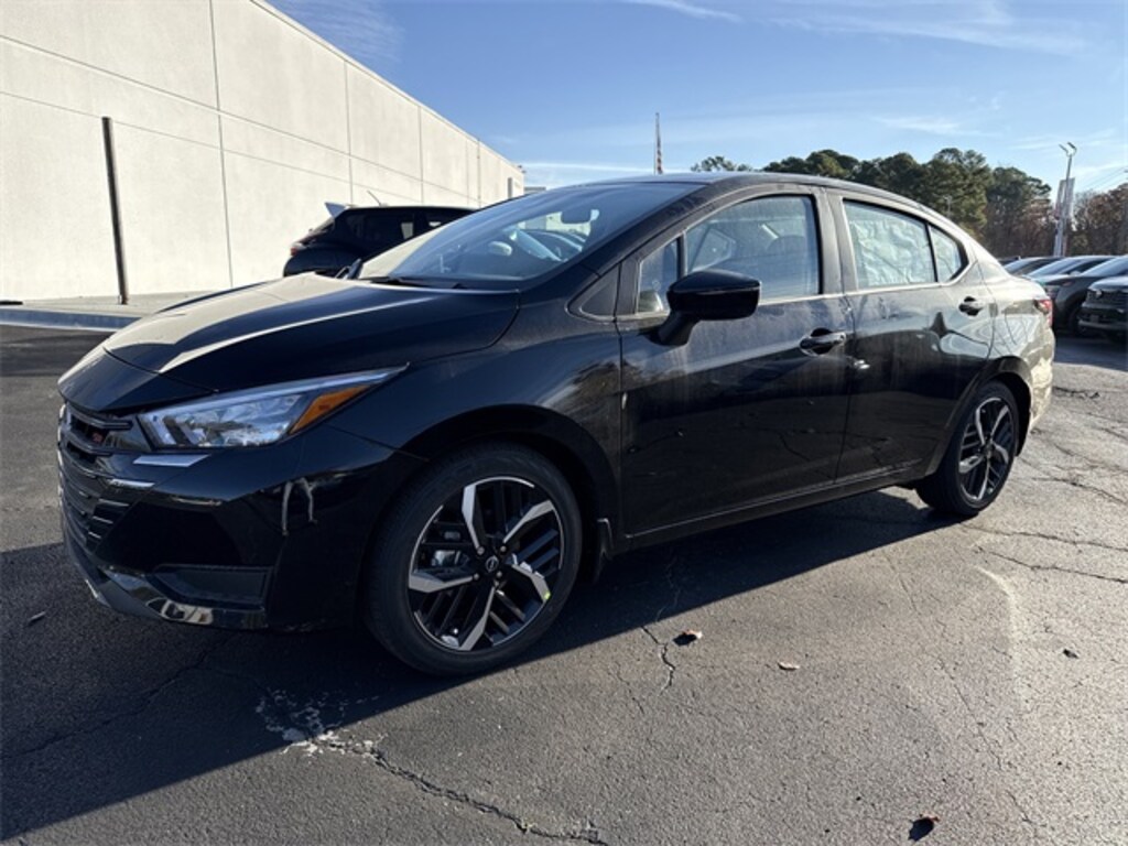 New 2025 Nissan Versa 1.6 SR Sedan