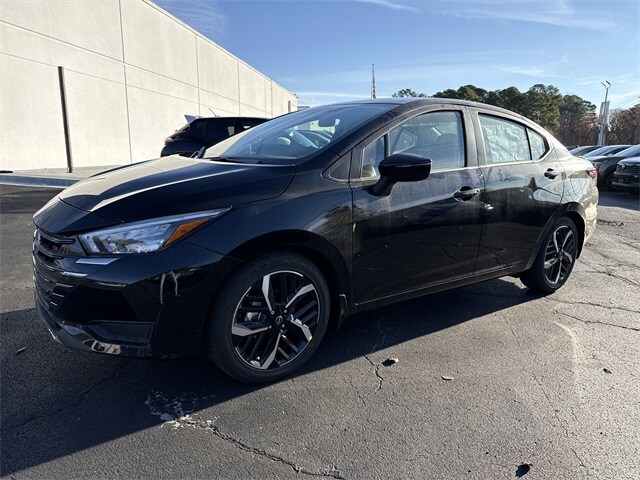 2025 Nissan Versa 1.6 SR photo 2