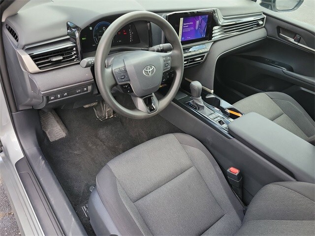 2025 Toyota Camry LE photo 4