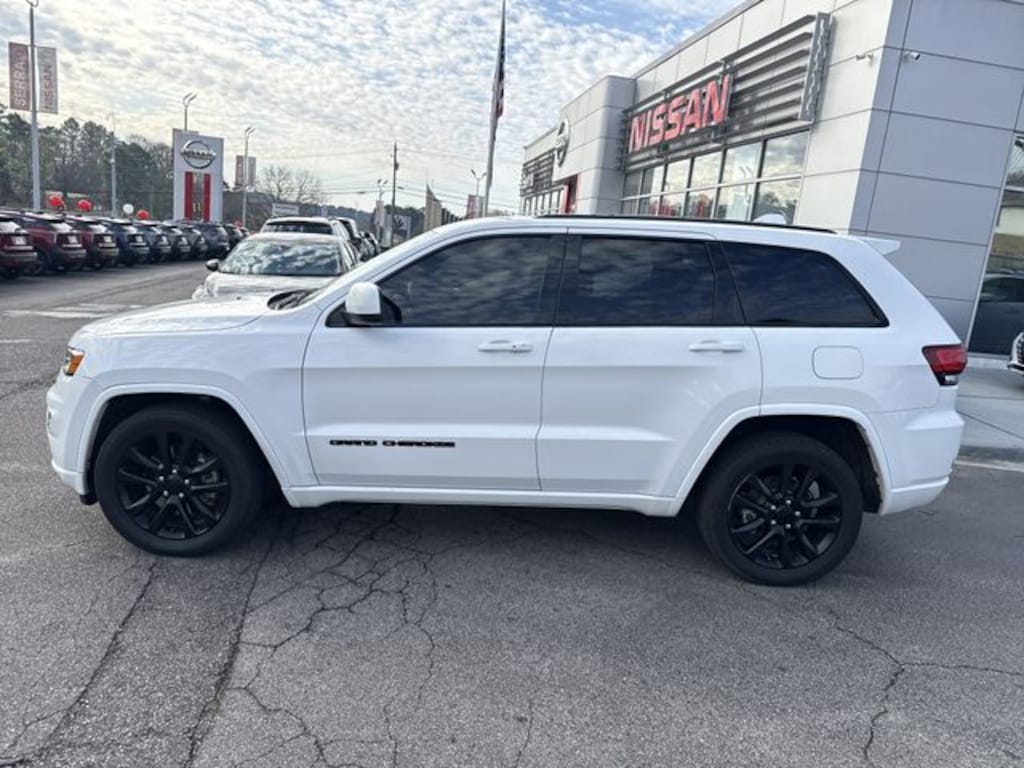 Used 2021 Jeep Grand Cherokee Laredo SUV