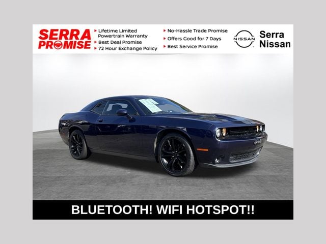 2016 Dodge Challenger SXT's photo