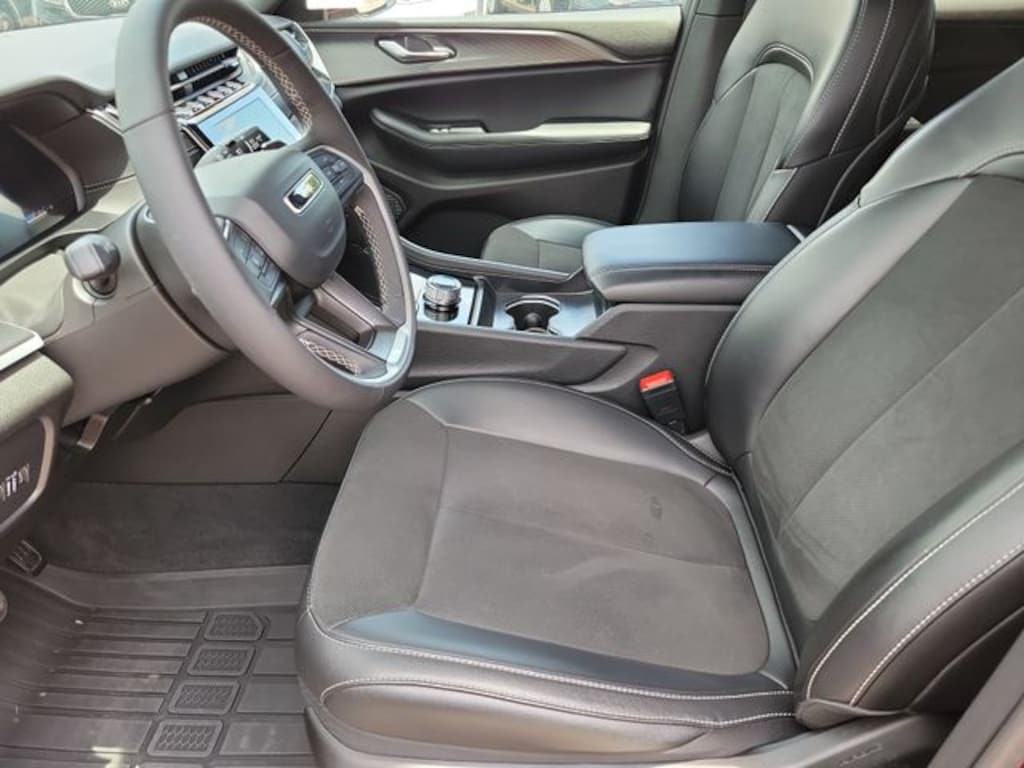 Used 2025 Jeep Grand Cherokee L Laredo SUV