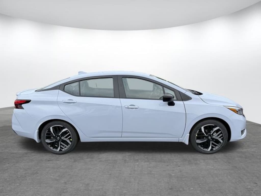 New 2025 Nissan Versa 1.6 SR Sedan