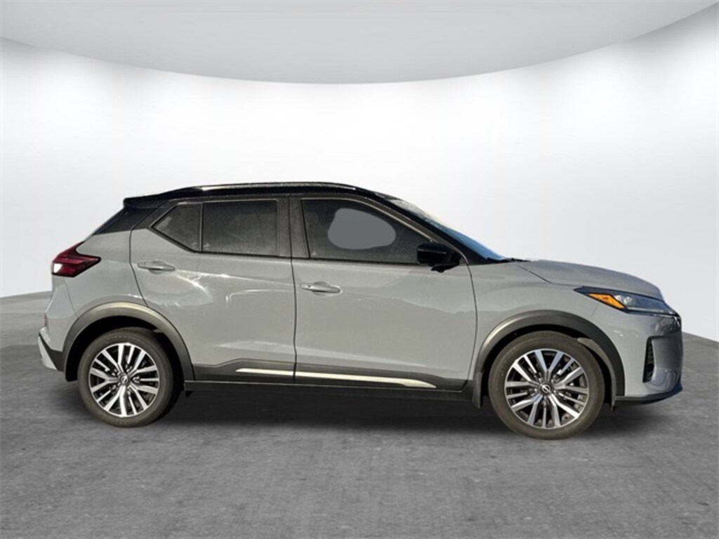 Used 2023 Nissan Kicks SR SUV