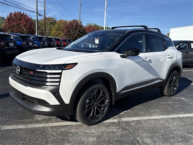 2026 Nissan Kicks SR photo 2