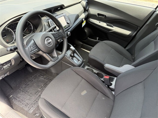 2025 Nissan Kicks Play S photo 4