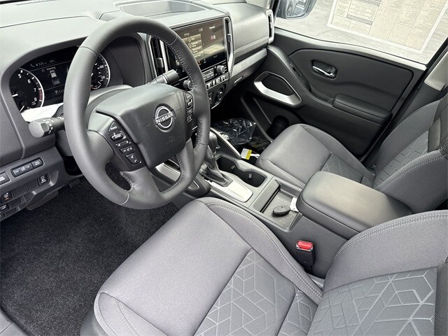 2025 Nissan Frontier SV photo 4