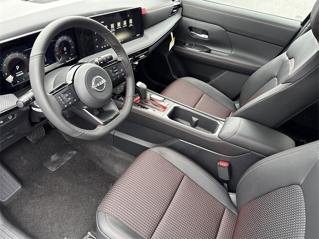 2026 Nissan Kicks SR photo 4