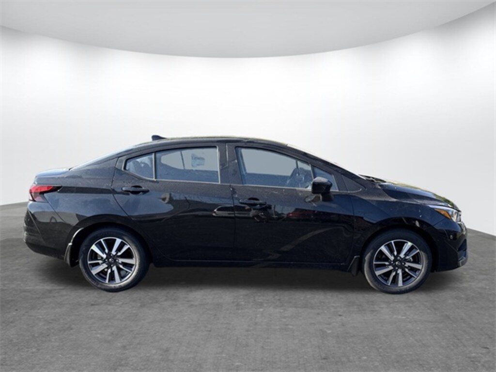 New 2025 Nissan Versa 1.6 SV Sedan