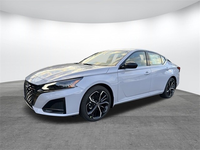 2025 Nissan Altima 2.5 SR photo 2