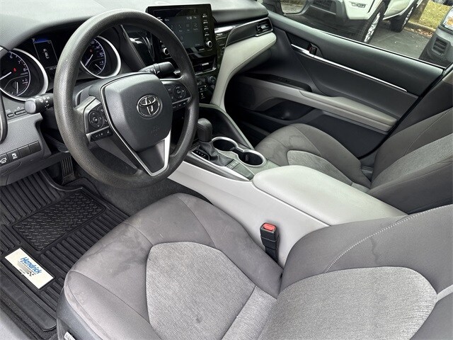 2023 Toyota Camry LE photo 3