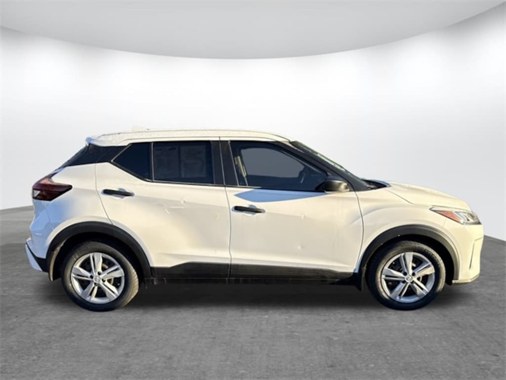 Used 2022 Nissan Kicks S SUV