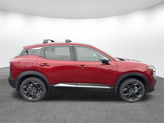 2026 Nissan Kicks SR photo 3