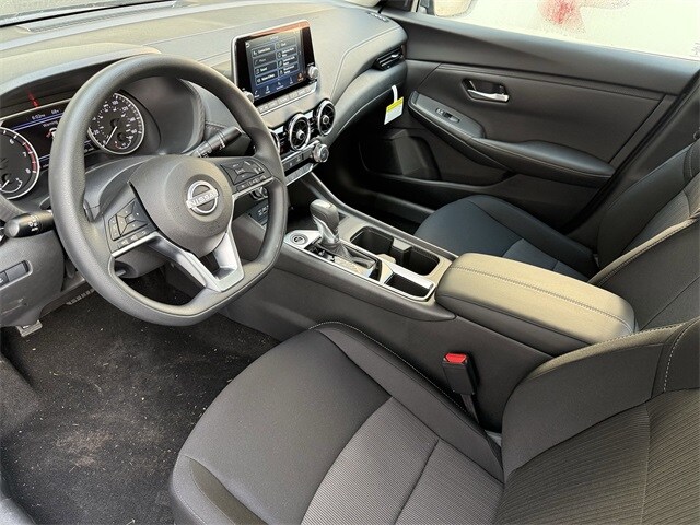 2025 Nissan Sentra SV photo 4
