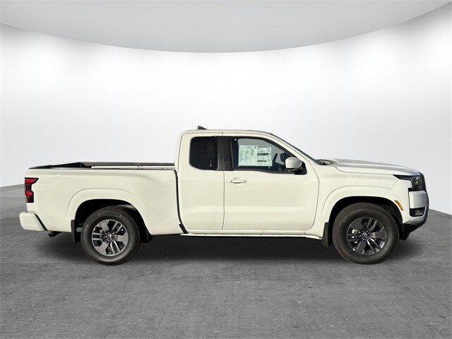 2025 Nissan Frontier SV photo 3