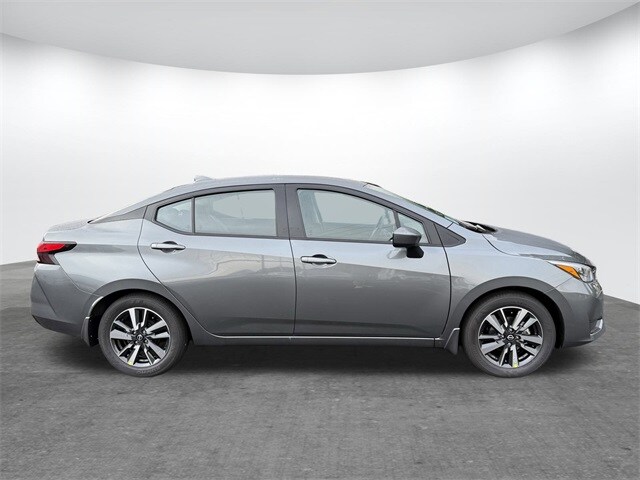 2025 Nissan Versa 1.6 SV photo 2