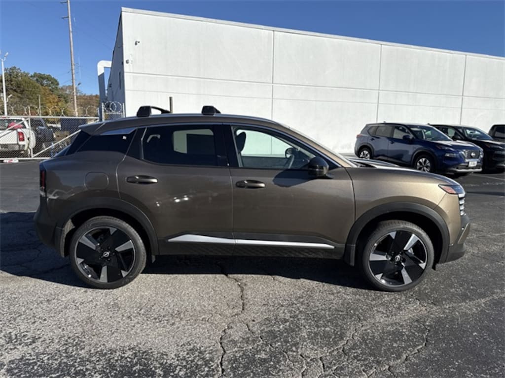 New 2026 Nissan Kicks SR SUV