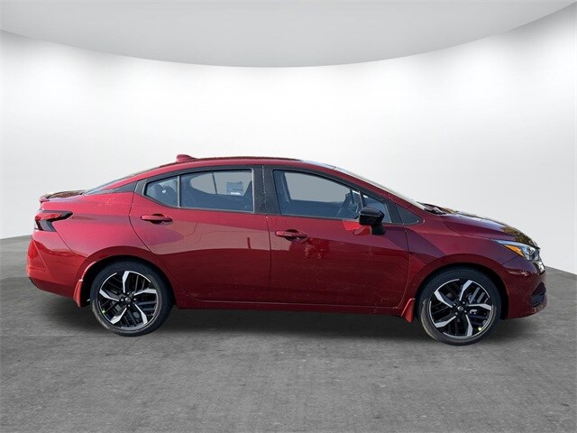 2025 Nissan Versa 1.6 SR photo 3