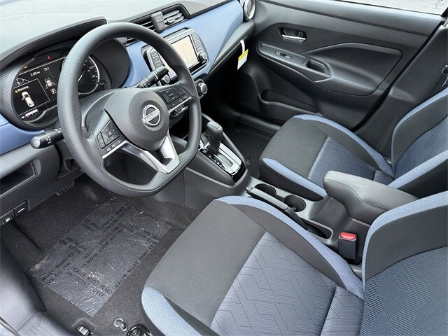 2025 Nissan Versa 1.6 SV photo 4