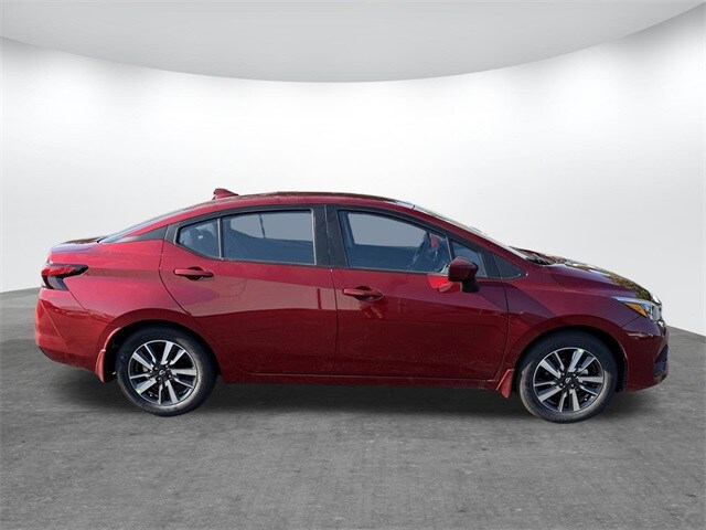 2025 Nissan Versa 1.6 SV photo 2