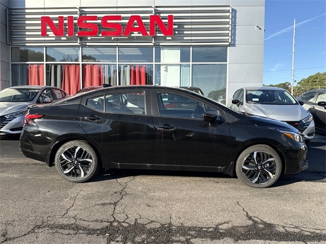 2025 Nissan Versa 1.6 SR photo 3