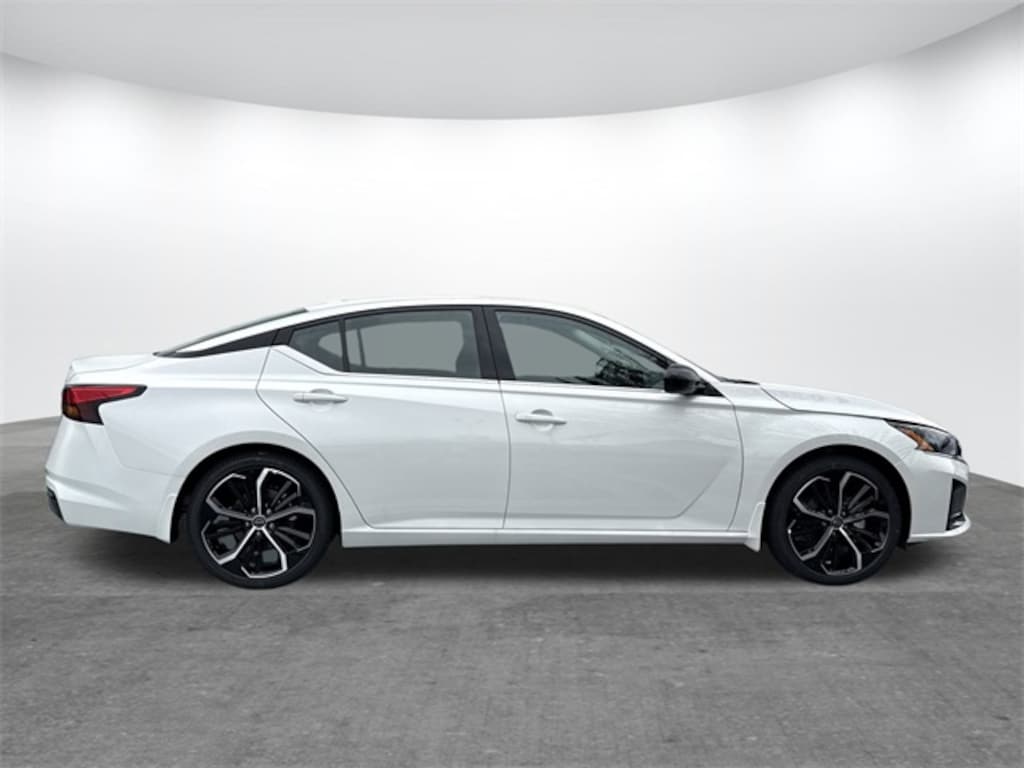 New 2025 Nissan Altima SR Sedan