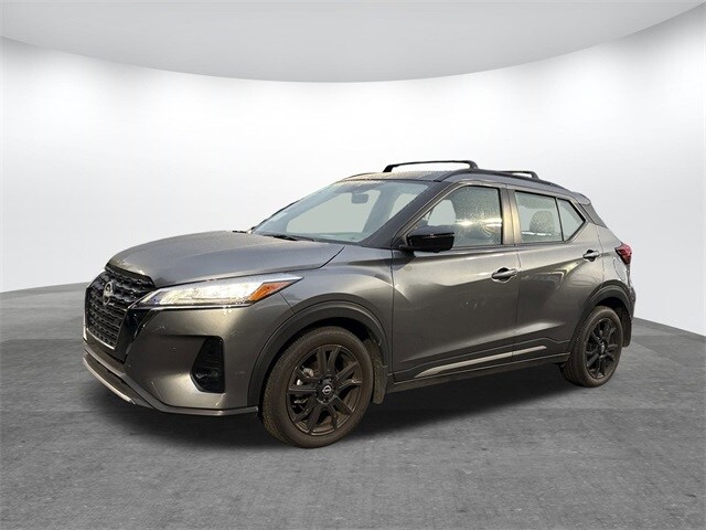 2024 Nissan Kicks SR photo 2