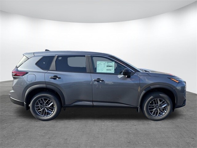 2026 Nissan Rogue S photo 2