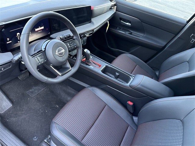 2025 Nissan Kicks SR photo 4