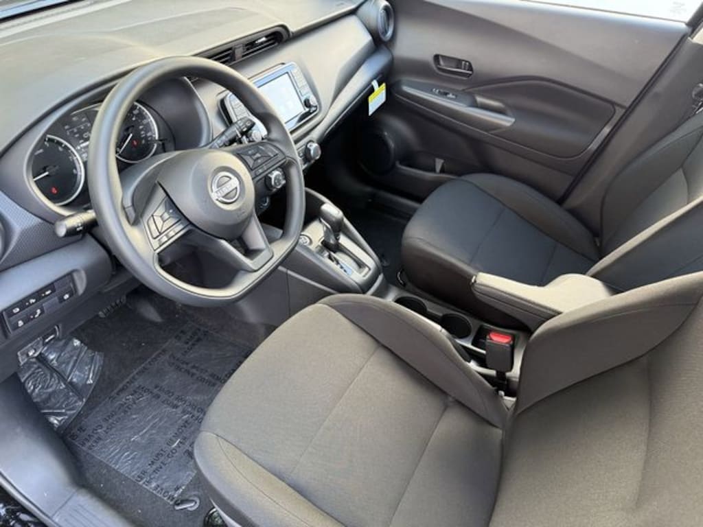 New 2025 Nissan Kicks Play S SUV