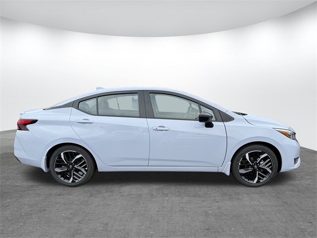 2025 Nissan Versa 1.6 SR photo 3