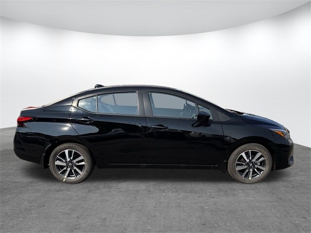 2025 Nissan Versa 1.6 SV photo 3