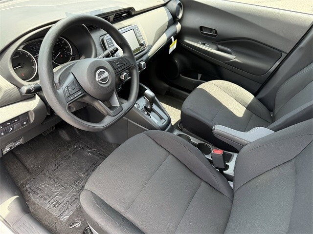 2025 Nissan Kicks Play S photo 4