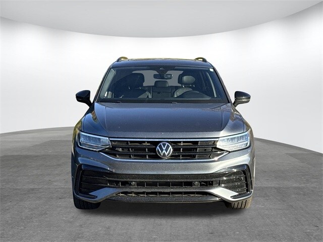 2023 Volkswagen Tiguan SE R-Line Black photo 2