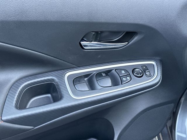 2025 Nissan Versa Sedan SR - Photo 9