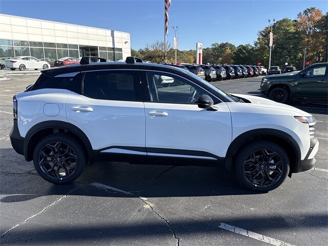 2026 Nissan Kicks SR photo 3