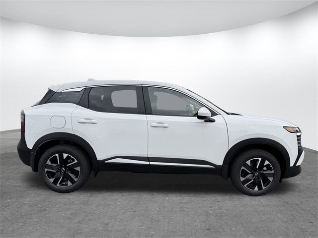 2025 Nissan Kicks SV photo 2