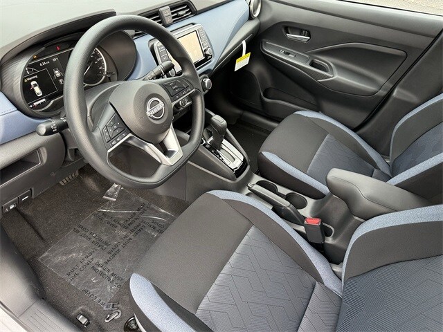 2025 Nissan Versa 1.6 SV photo 4