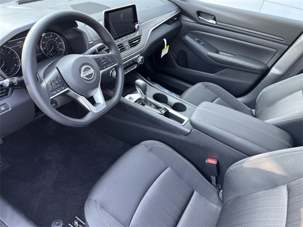New 2025 Nissan Altima SV Sedan